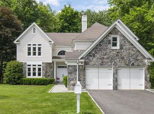 8 Easthaven Ln, White Plains, NY 10605