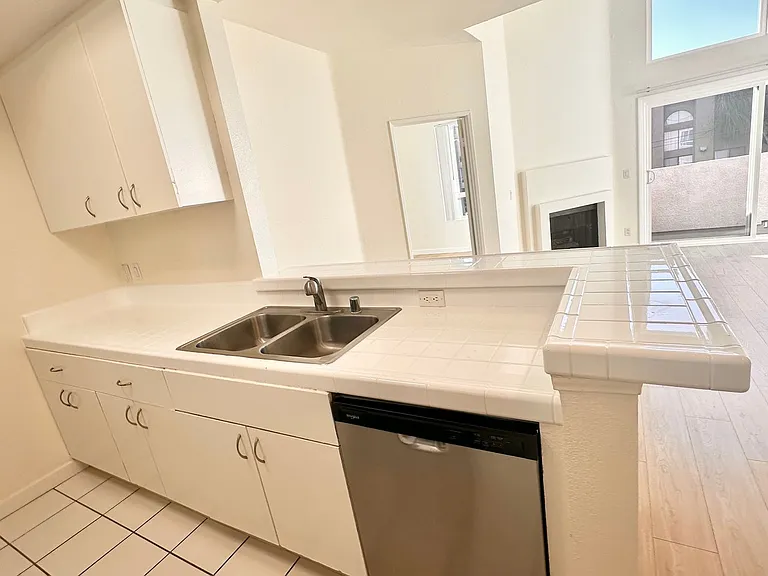 1234 Las Palmas Ave — Photo 29