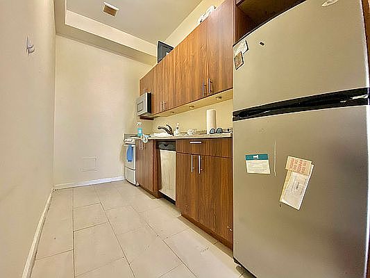 1st image of 67 W 71st St #16