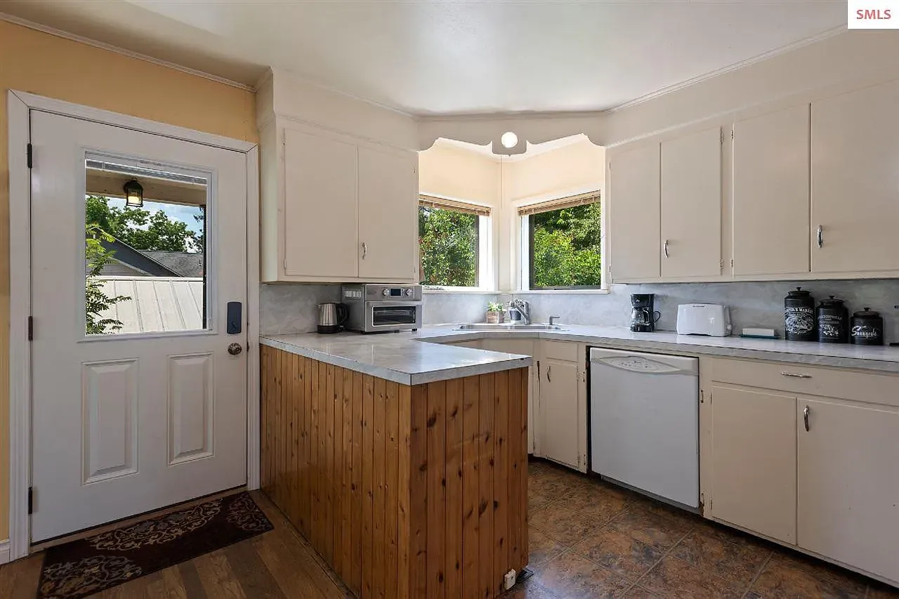 2 bed, 832 sqft, $1,750 — Photo 3