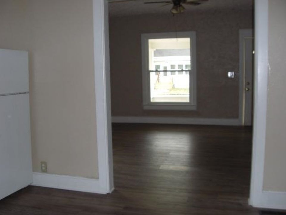 2nd image of 123 8th St