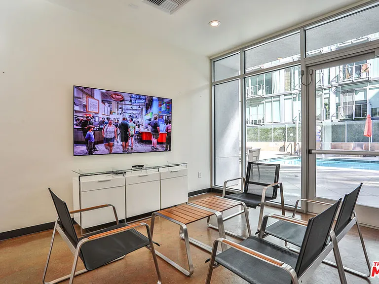 645 W 9th St #201 — Photo 36