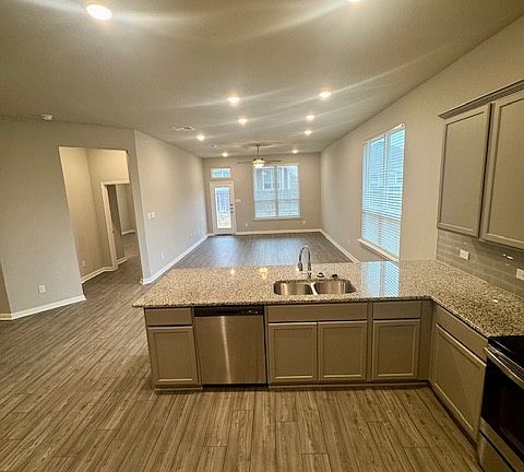 5th image of 11524 Orbital St