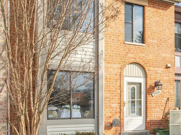 2906 Cambridge Dr, Woodbridge, VA 22192