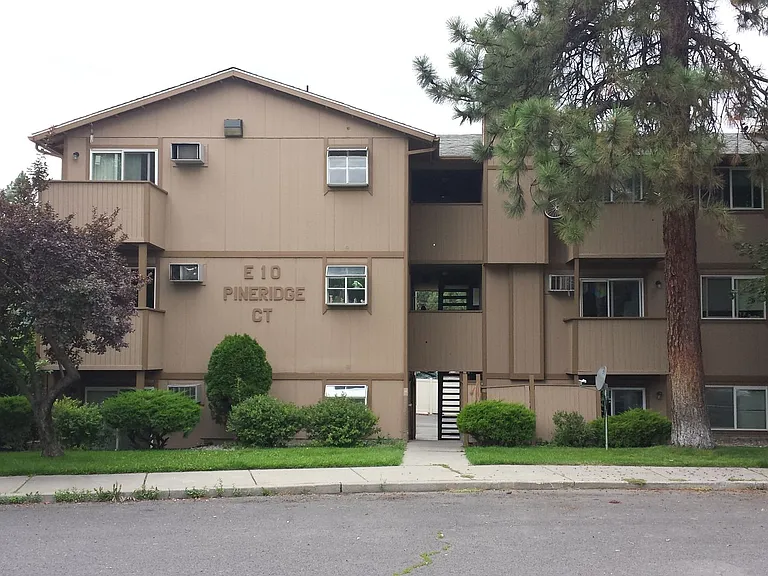 Pineridge Apartments — Photo 1