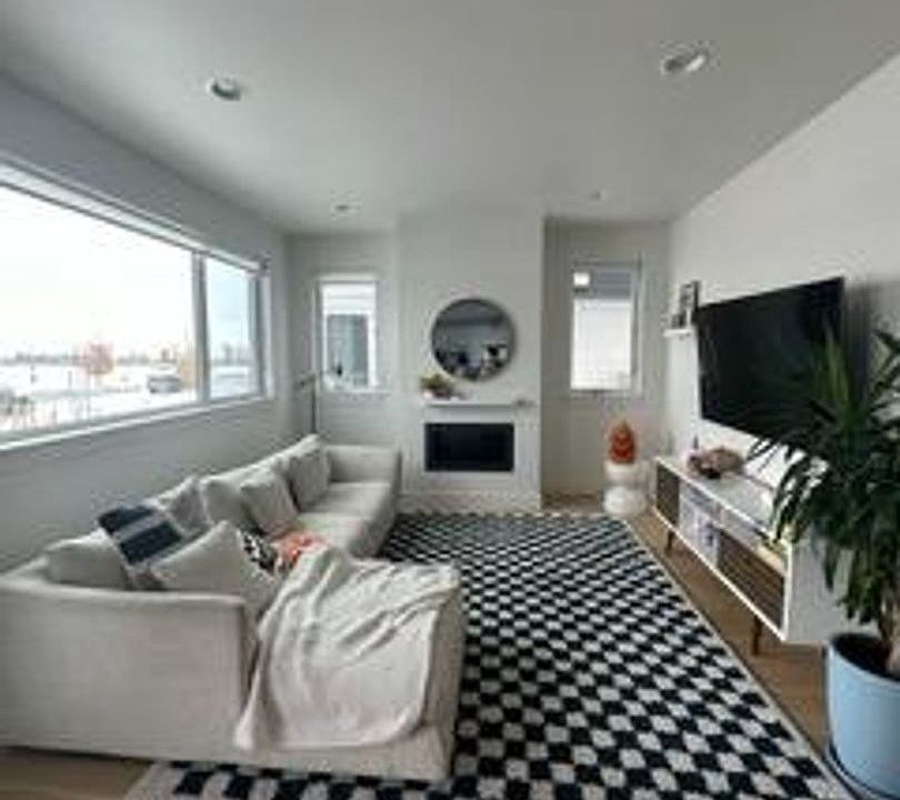 1st image of 2558 Milkhouse Ave