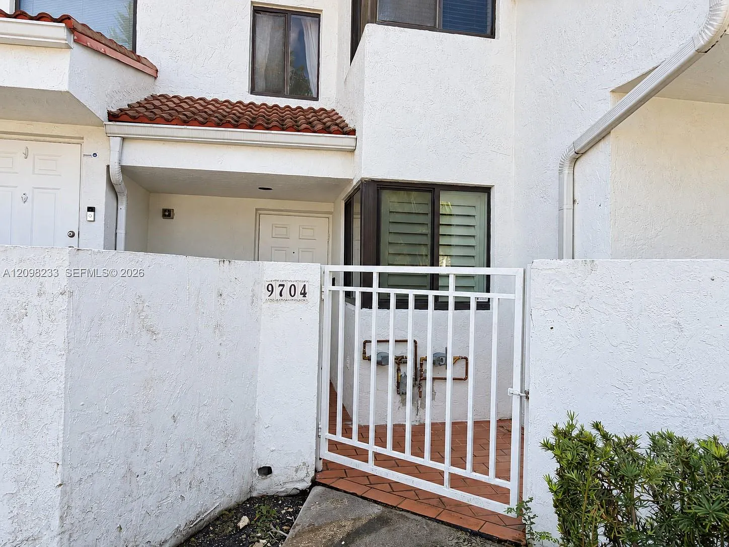 Esprit Condo Ii — Photo 2