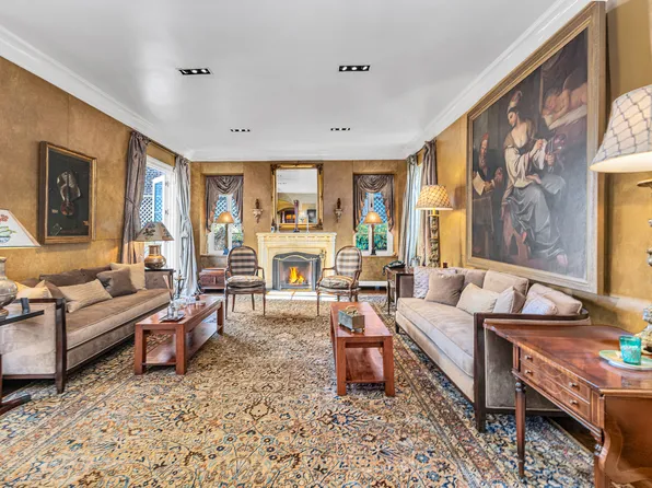 444 East 52nd Street image 6 of 24