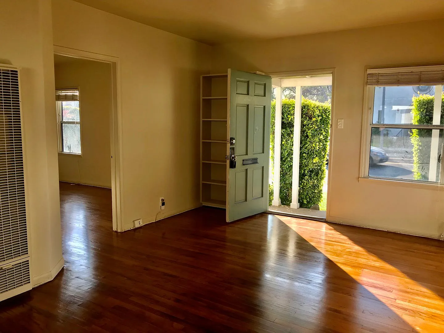 Wonderful Old Torrance Duplex One-Bedroom, One-Bath — Photo 3