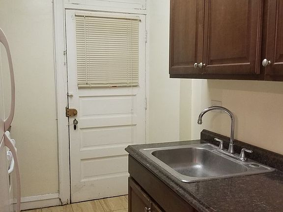 3rd image of 326 S Maple Ave APT 1F