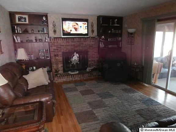 5th image of 10 Snyder Dr