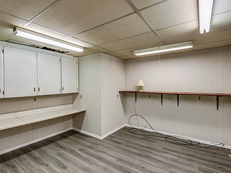 4295 Everett Rd — Photo 30