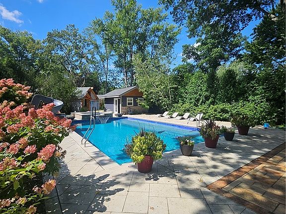 2nd image of 358 Sandhurst Rd