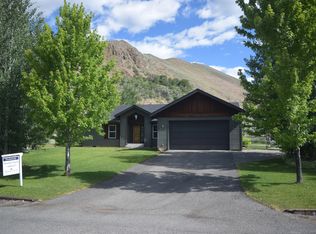 210 Parkside Dr, Bellevue, ID 83313