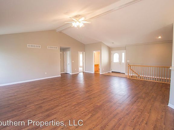 4th image of 551 W Southampton Dr