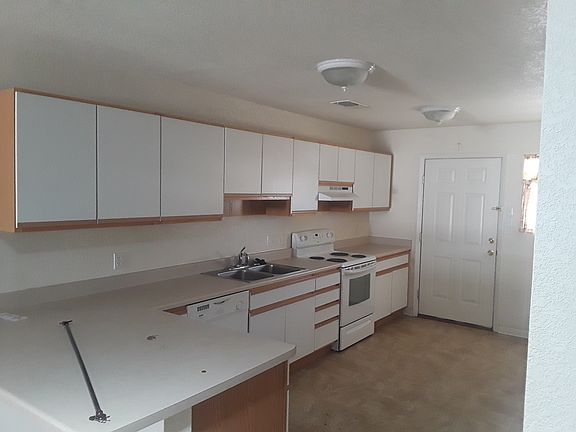 3rd image of 315 W Wildy St