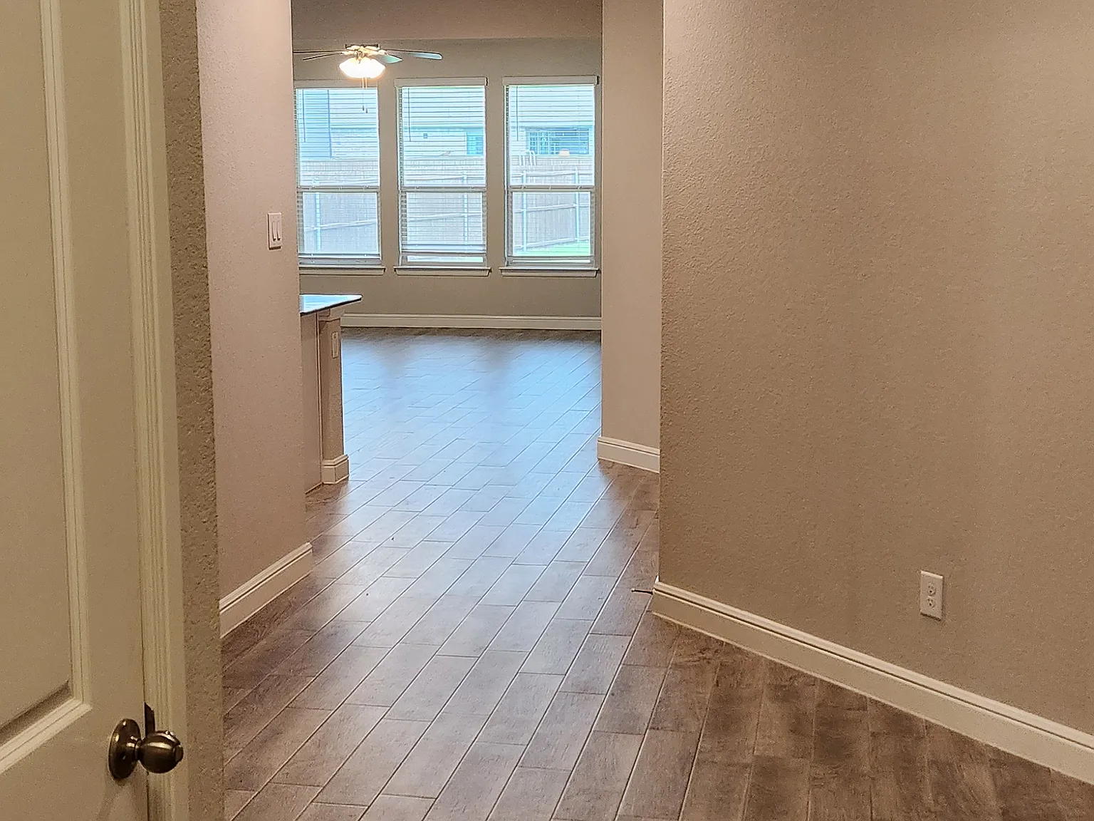 4 bed, 2214 sqft, $2,500 — Photo 3