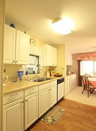 5th image of 918 Thrush Cir