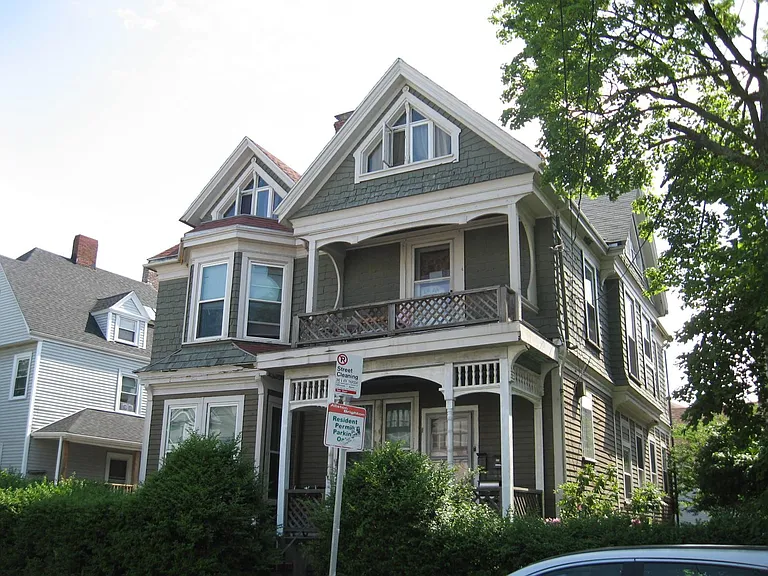 80 Linden St — Photo 2