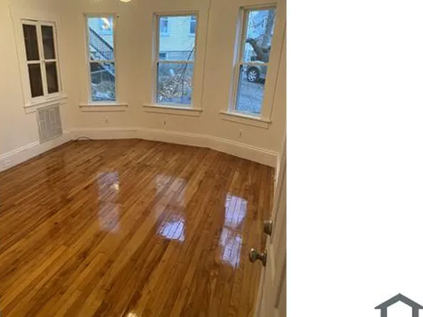 21 Jones St APT 3, Worcester, MA 01604