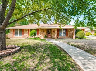 4300 Springbranch Dr, Benbrook, TX 76116