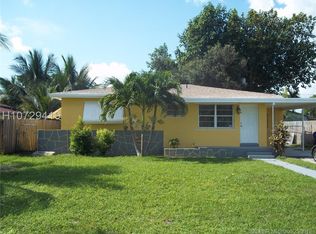 6520 Plunkett St, Hollywood, FL 33023
