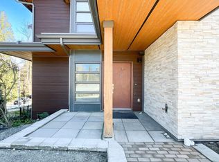 70 Seaview Dr #1, Pt Moody, BC V3H 1N7