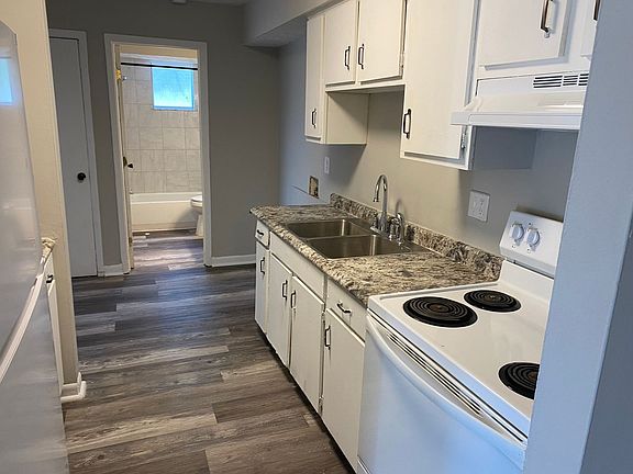 4th image of 3305 Roosevelt Blvd APT A