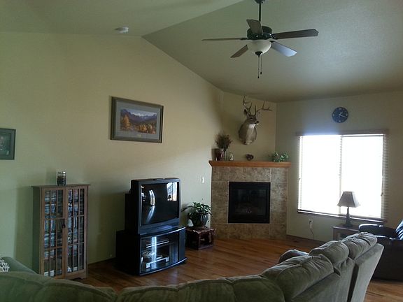 3rd image of 4229 Crestridge St