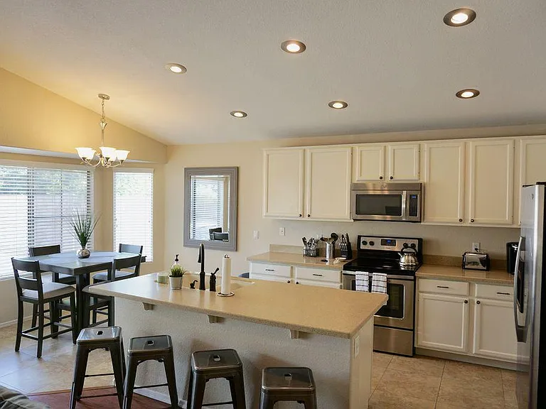 1692 W Sparrow Dr — Photo 1