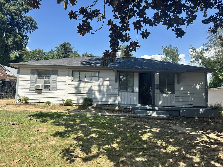 1770 Sugarloaf St — Photo 1