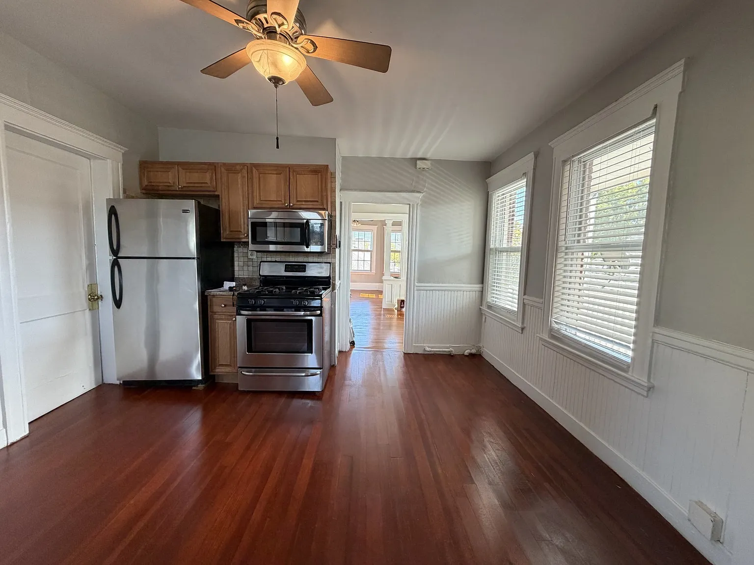3 bed, 1.0 bath, 99999 sqft, $2,400 — Photo 1