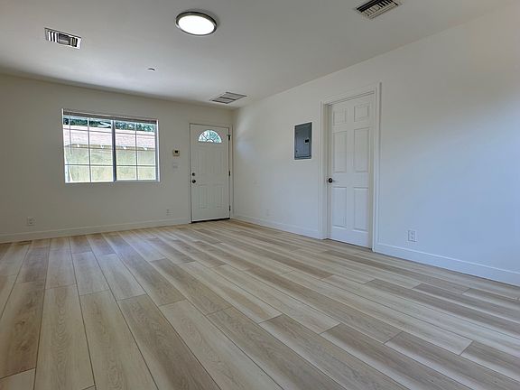 4th image of 708 N Kenwood St #A