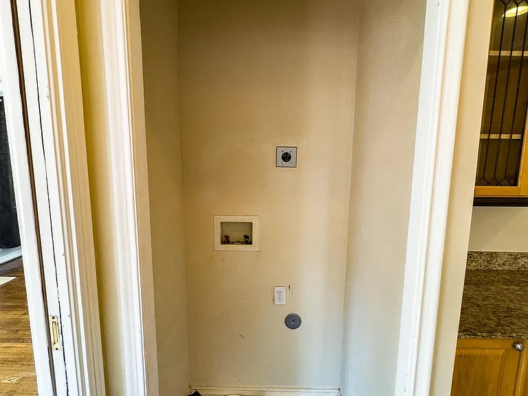 2222 Carnes St — Photo 19