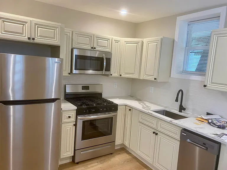 5828 Windsor St — Photo 3