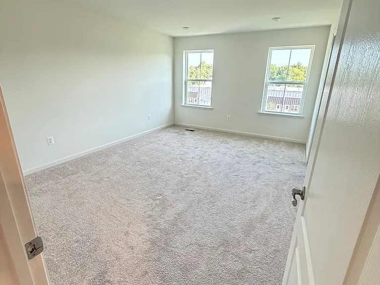 7846 Hope Ct — Photo 24