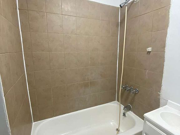 5th image of 119 Ludlow St #1