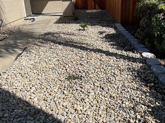 3rd image of 589 Blarney Cir
