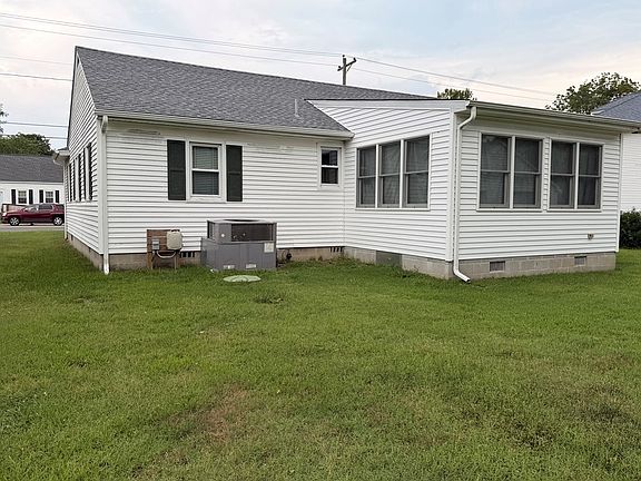 5th image of 3097 Main St