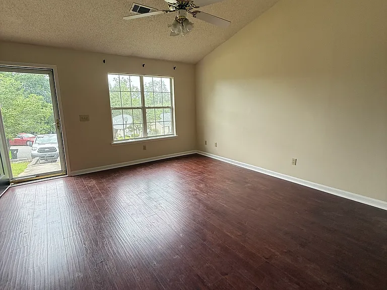 49 Skyway Dr — Photo 5