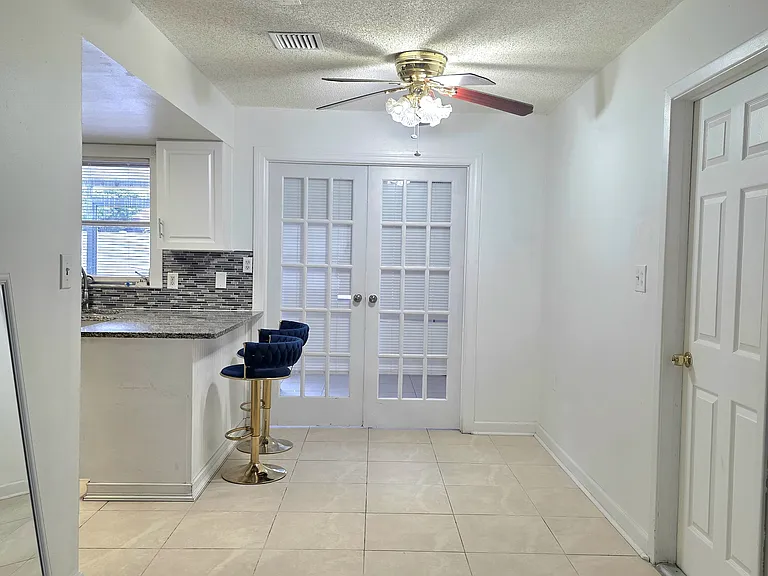 9302 Dresden Ln — Photo 2