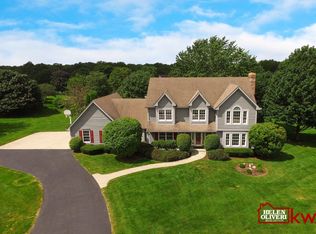 17 Darlington Dr, Hawthorn Woods, IL