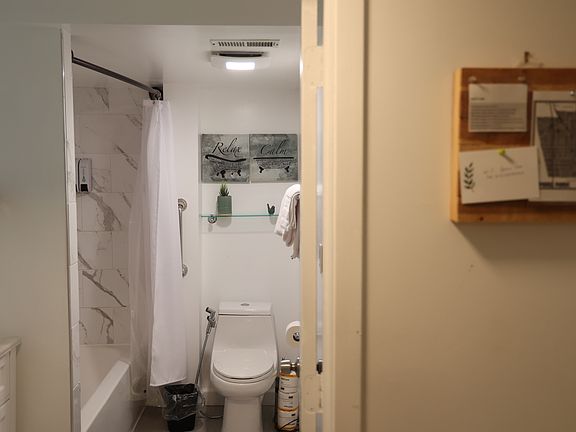 3rd image of 6651 N Ashland Ave #1A
