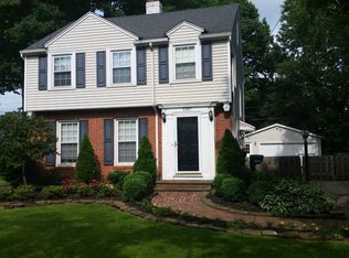 1387 Willshire Rd, Lyndhurst, OH 44124