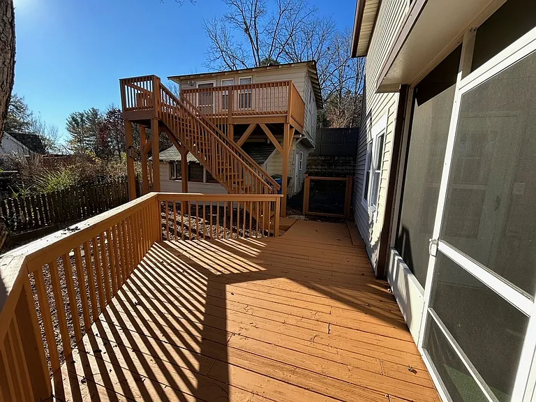 40 Larchmont Rd — Photo 56