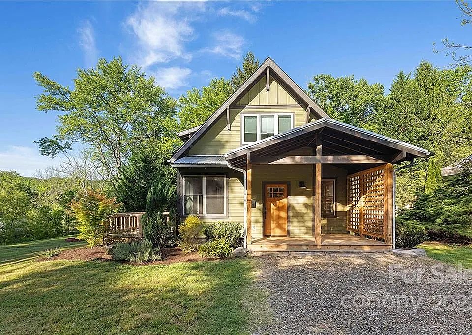 1st image of 18 Sunnyside Ln