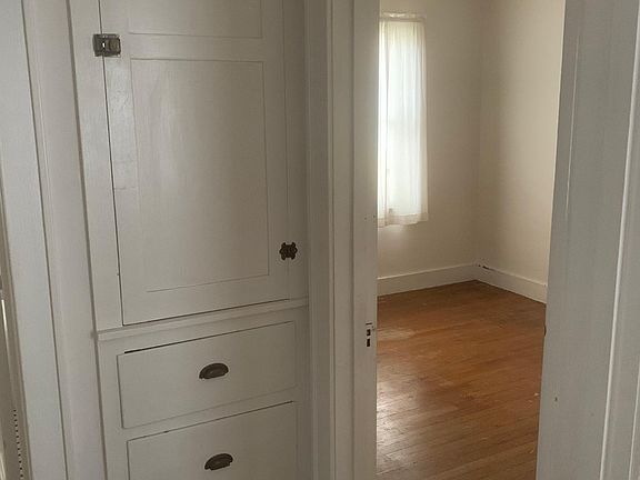 5th image of 530 Godfroy Ave