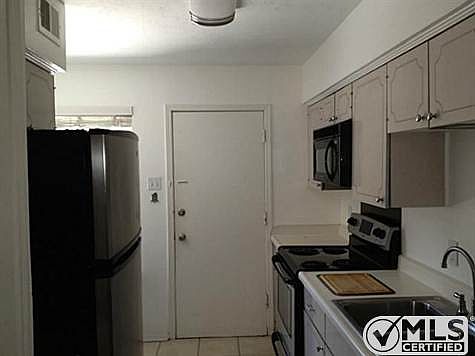 4th image of 7704 Royal Ln APT C