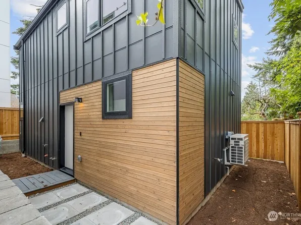 1214 NE 100th Street, Seattle, WA 98125
