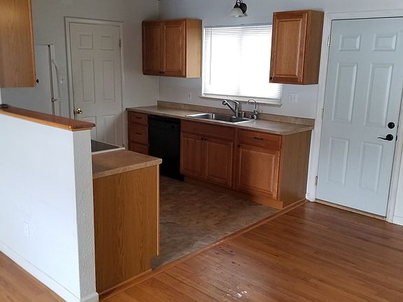 4th image of 2434 17th Ave